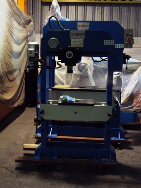 YLM-50D (CABEZAL DESPLAZABLE AL ANCHO DE LA PRENSA) (NUEVA) - Imagen 2