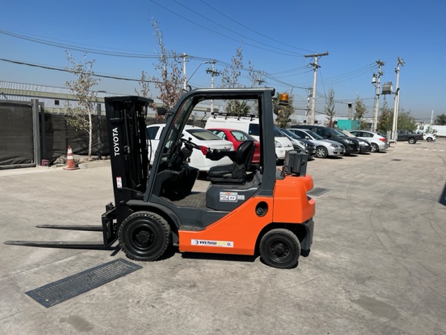 TOYOTA 02-8FDF20 SERIE NRO. 42117 ( 2014)