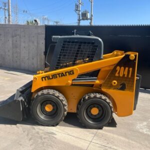 MINICARGADOR MUSTANG MODELO 2041, ANO 2010