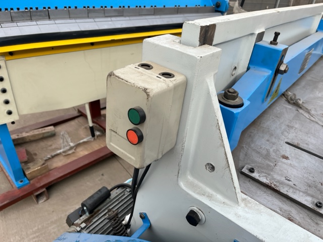 GUILLOTINA ELECTROMECANICA TOS TIMEMASTER MODEL Q11-3.0X1500 - Imagen 4