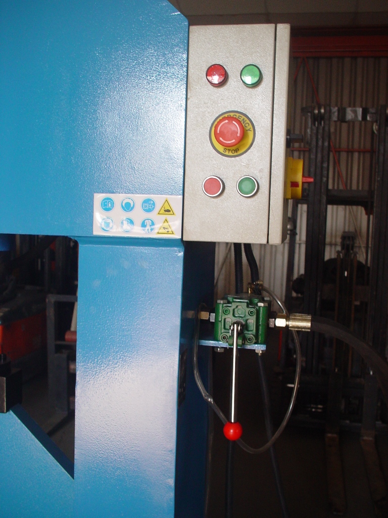 YLM-200Z, PRENSA TIPO H Y PLEGADORA (NUEVA) - Imagen 6