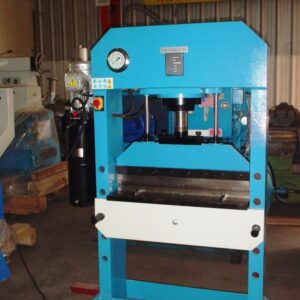 YL-50Z , PRENSA TIPO H Y PLEGADORA (NUEVA)