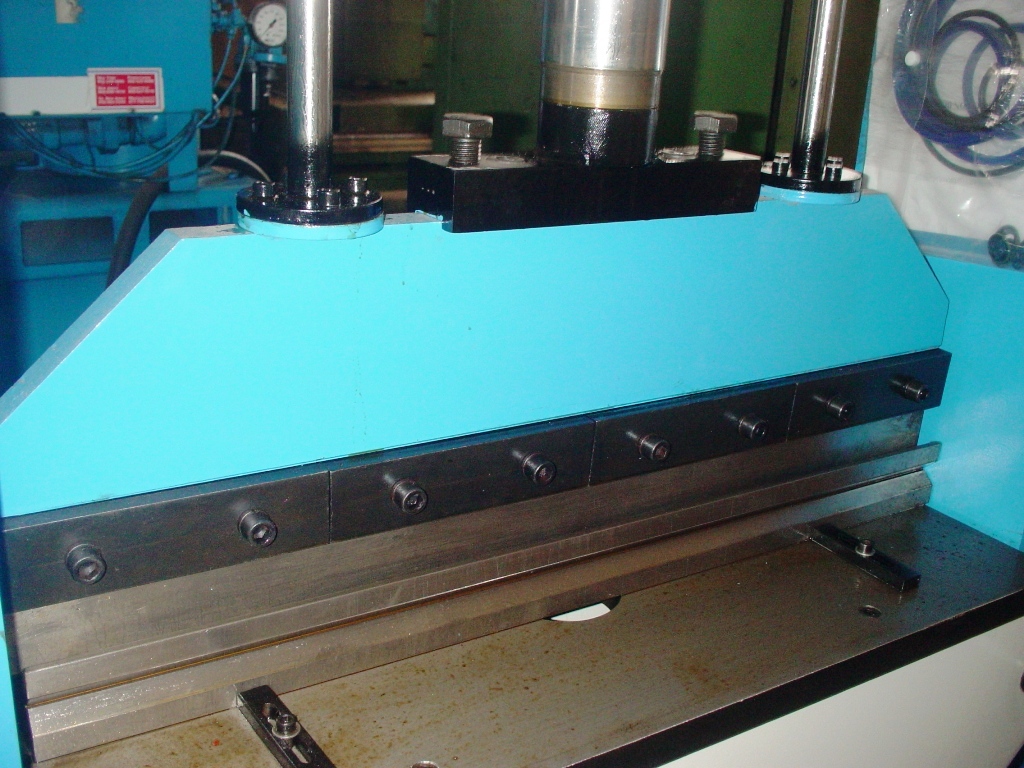 YL-50Z , PRENSA TIPO H Y PLEGADORA (NUEVA) - Imagen 4