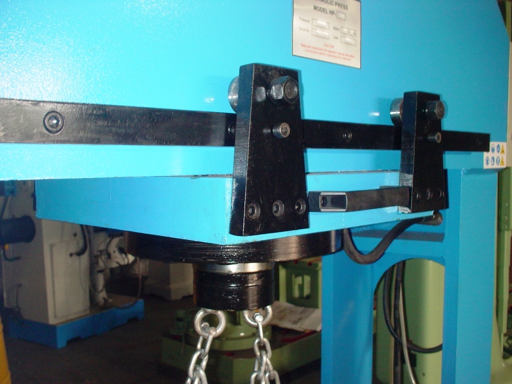 YLM-200D (CABEZAL DESPLAZABLE AL ANCHO DE LA PRENSA(NUEVA) - Imagen 5