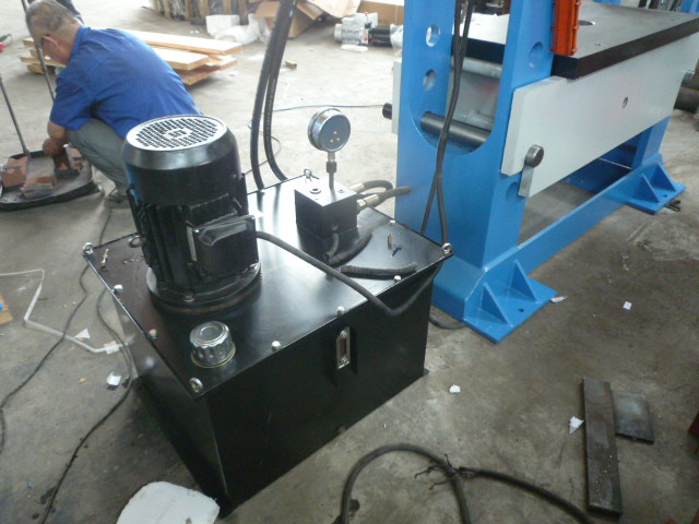 YLM-150D (CABEZAL DESPLAZABLE AL ANCHO DE LA PRENSA)(NUEVA) - Imagen 3