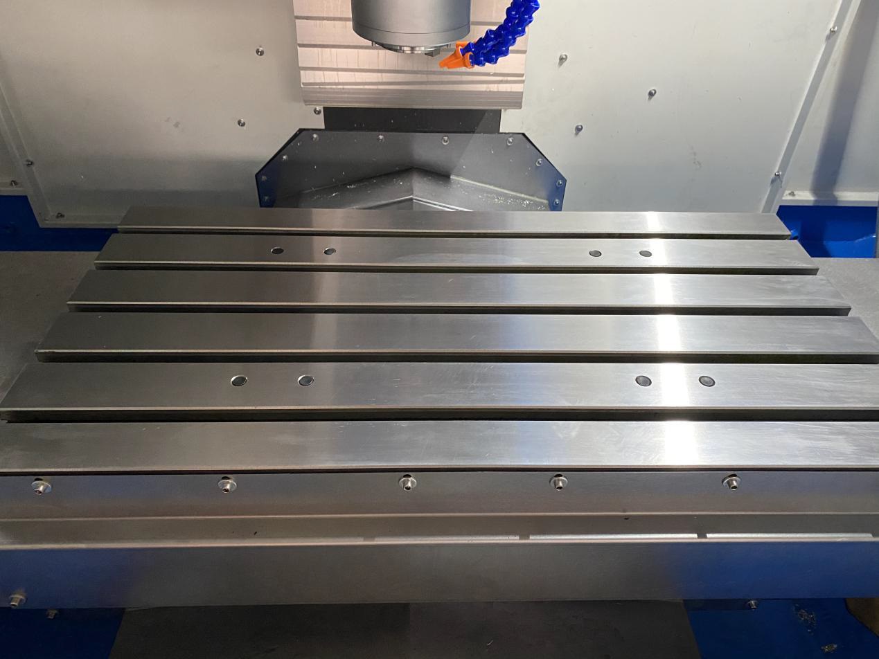 CENTRO DE MECANIZADO VERTICAL CNC VMC1050 CONTROL FANUC - Imagen 6