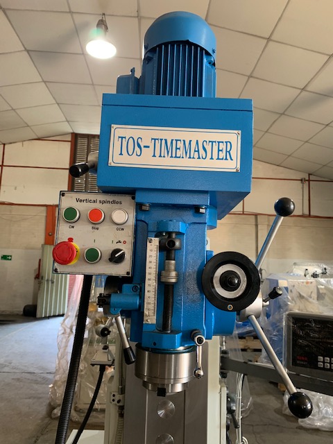 CABEZAL FRESADOR DE 5 HP CON CONO ISO 40 NUEVO