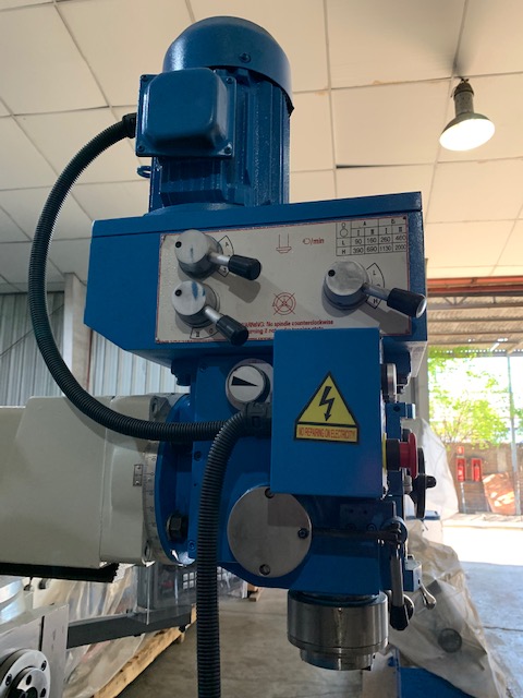 CABEZAL FRESADOR DE 5 HP CON CONO ISO 40 NUEVO - Imagen 2