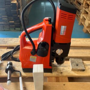 TALADRO CON BASE MAGNÉTICA MARCA TOS TIMEMASTER MODELO DX-60